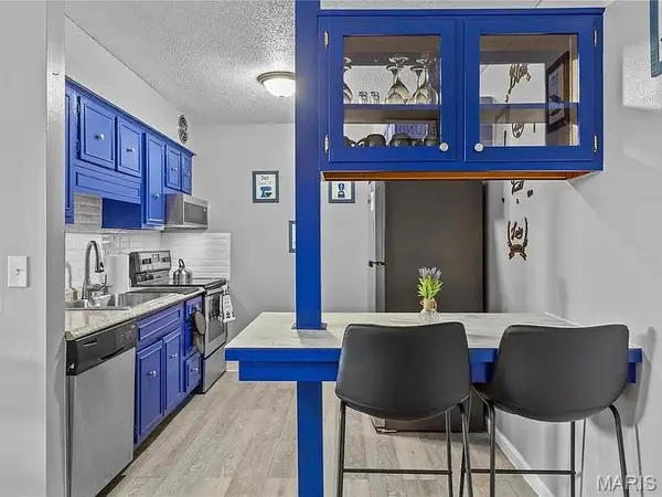 452 Chapel Ridge Drive #B, Hazelwood, MO 63042