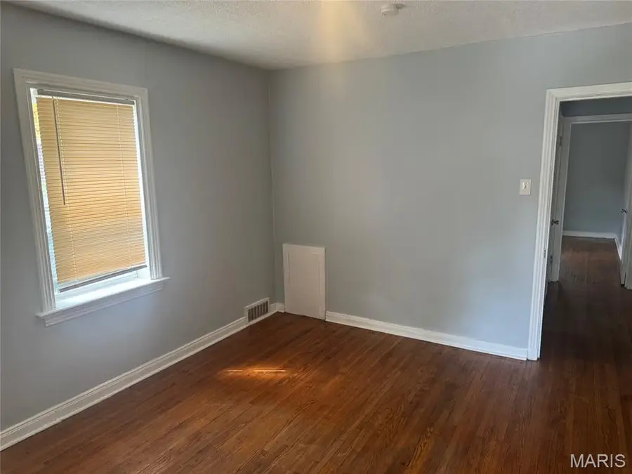 37 Lee Avenue, Ferguson, MO 63135 - #3