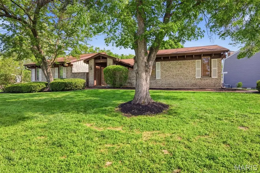 16083 Meadow Oak Drive, Chesterfield, MO 63017 - #2