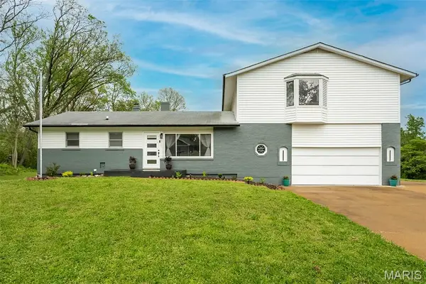270 E Skyline Drive, Ballwin, MO 63011