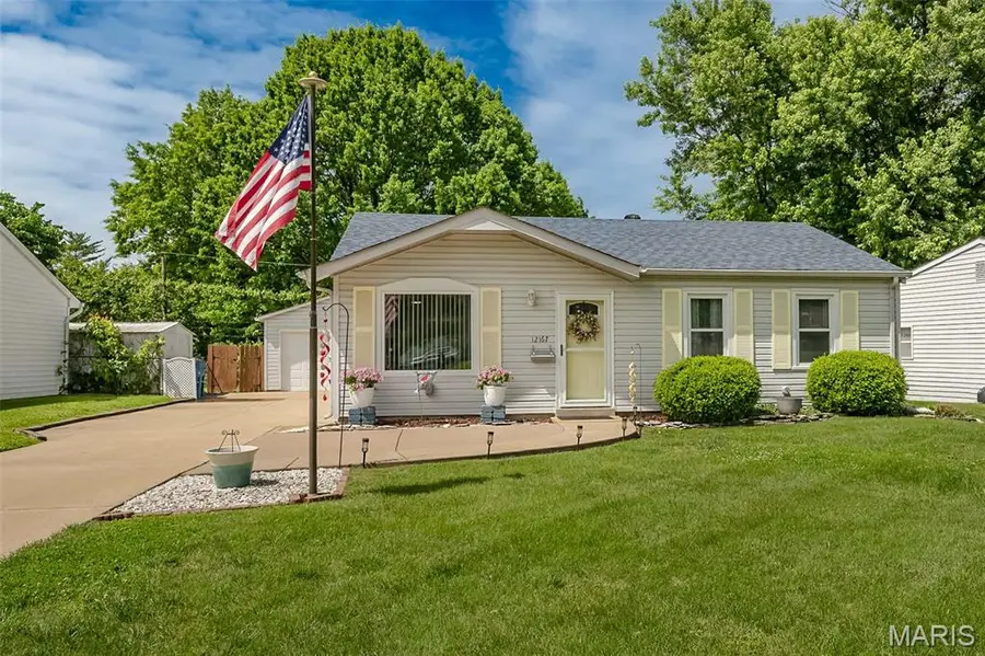 12167 Parkwood Place, Maryland Heights, MO 63043 - #2