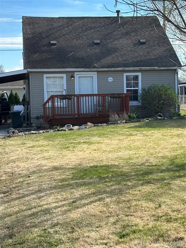442 Pershing Avenue, Wood River, IL 62095