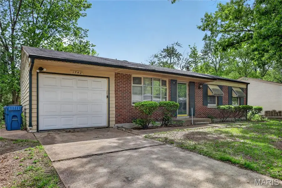 1742 Bradshaw Drive, Saint Louis, MO 63136 - #3