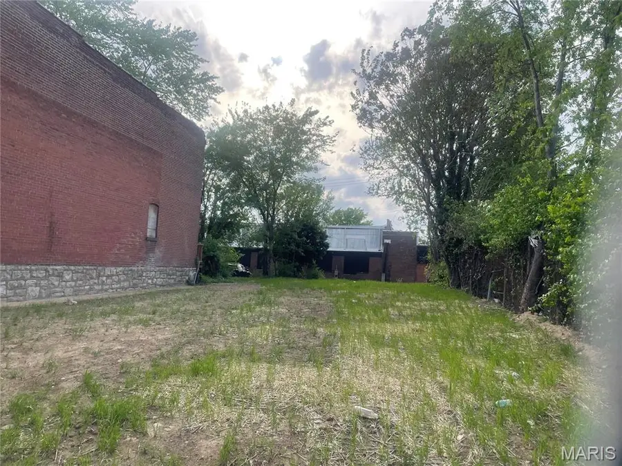 3173 Minnesota Avenue, Saint Louis, MO 63118 - #2