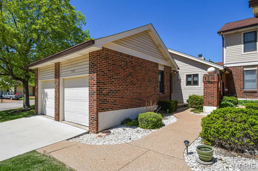 5539 Duchesne Parque Drive, Saint Louis, MO 63128 - #2