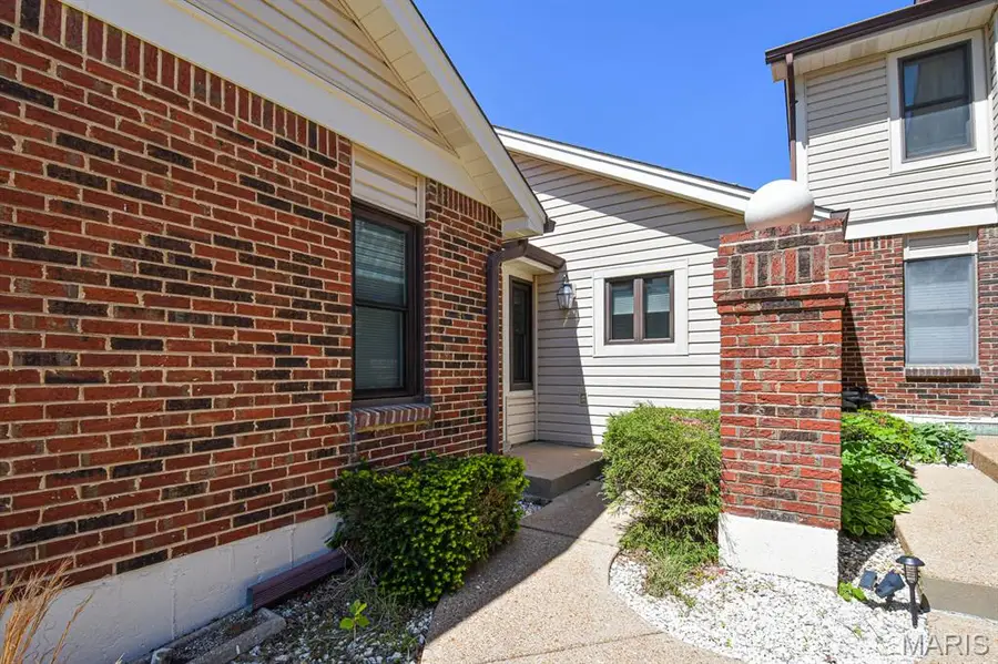 5539 Duchesne Parque Drive, Saint Louis, MO 63128 - #3