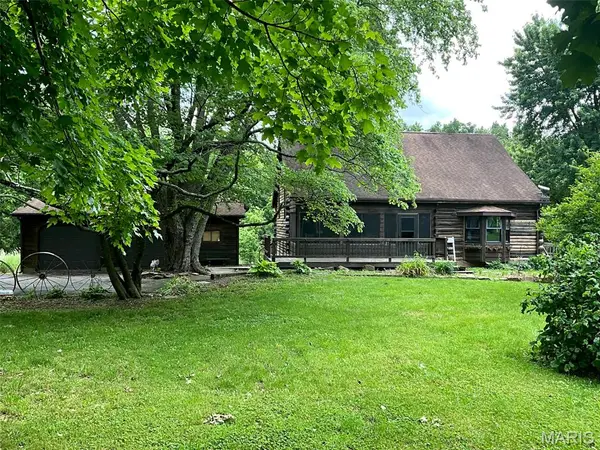 882 Plant School Avenue, Greenville, IL 62246