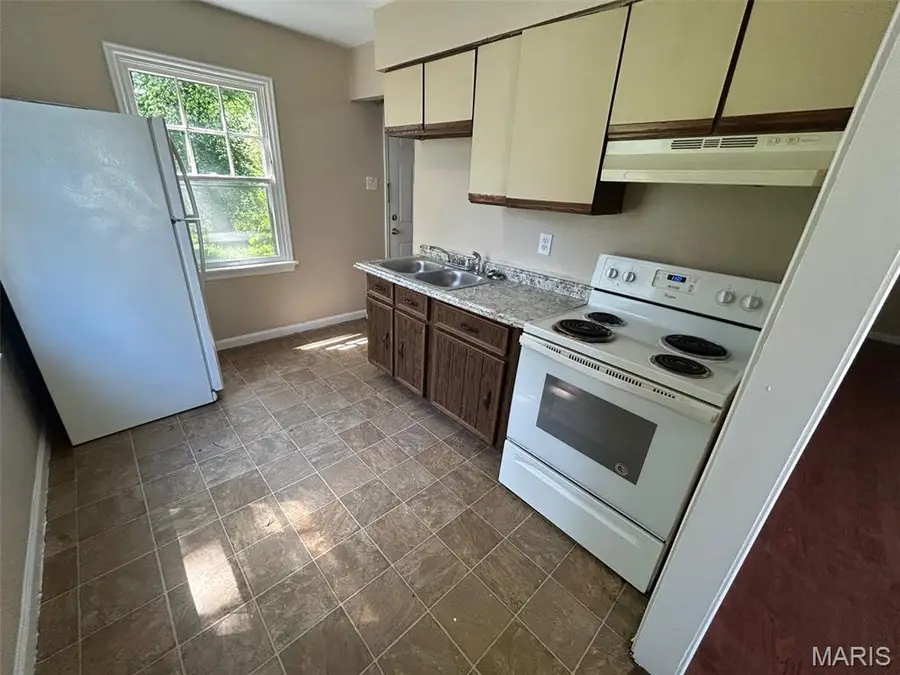 305 Mueller Avenue, Saint Louis, MO 63135 - #2