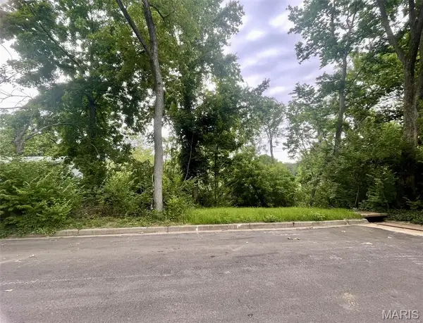 1048 Diversey Drive, St Louis, MO 63126