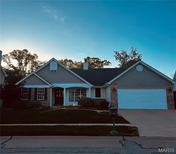 745 Charleston Oaks Drive, Ballwin, MO 63021