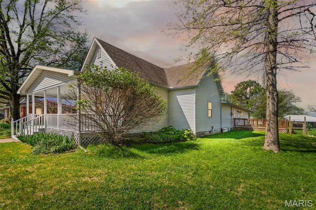 122 N Jefferson Street, Medora, IL 62063 - #1