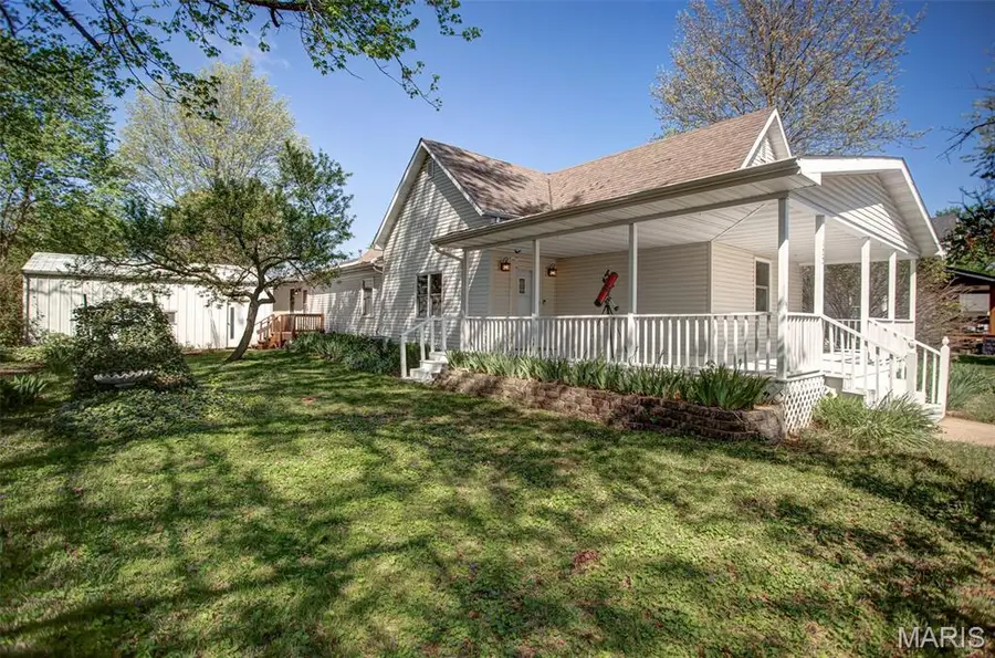 122 N Jefferson Street, Medora, IL 62063 - #3