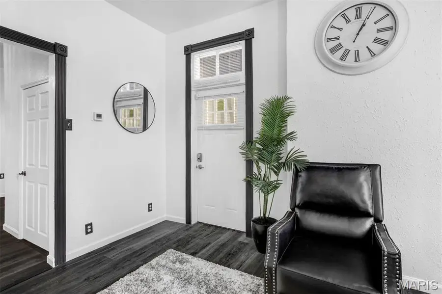 2845 Chippewa Street, Saint Louis, MO 63118 - #3