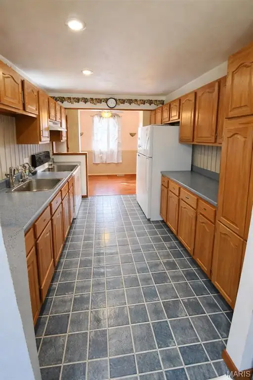 850 Whittier Street, Wood River, IL 62095 - #3