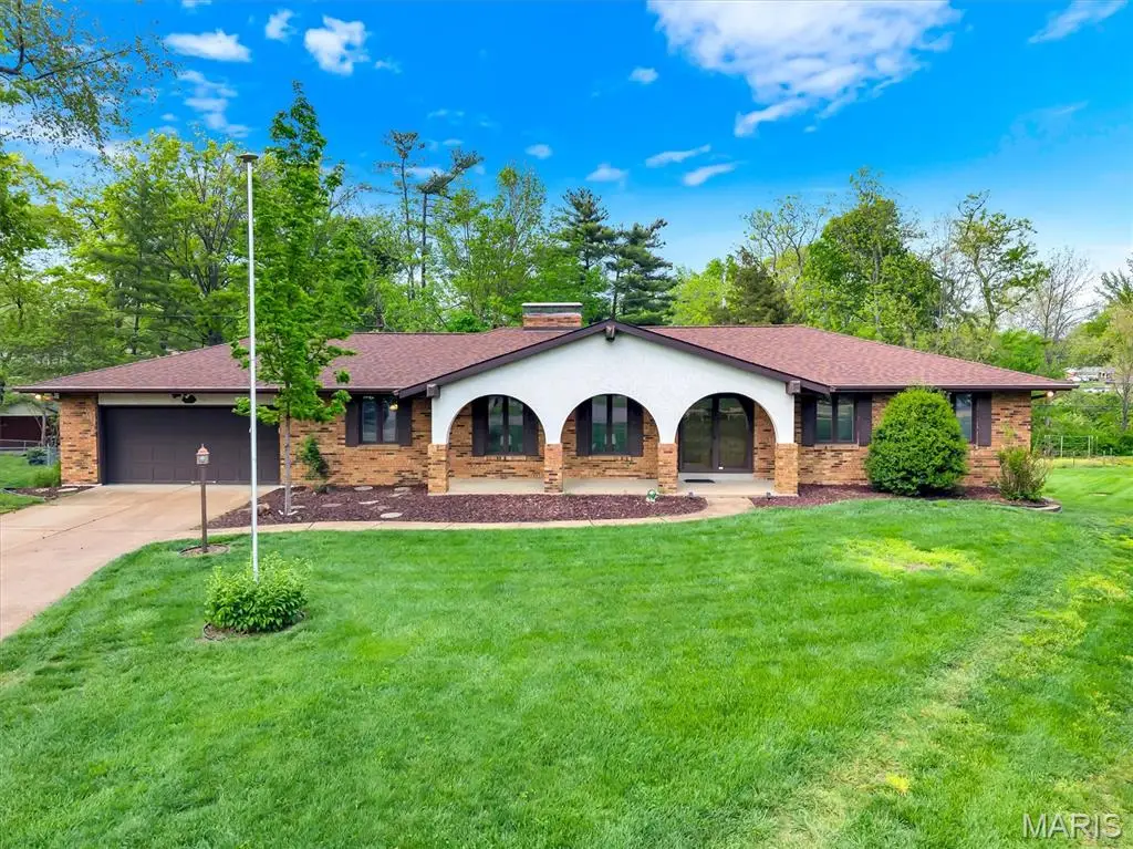 10001 Kalinda Lane, Sunset Hills, MO 63128 - #1