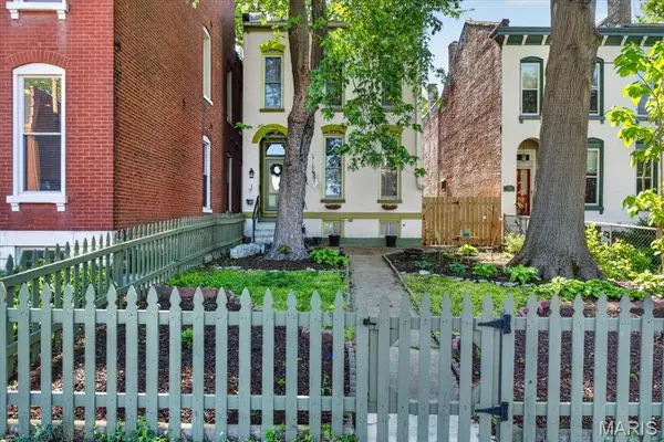 2702 Indiana Avenue, St Louis, MO 63118