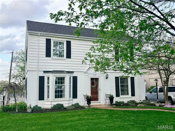 2109 Briargate Lane, St Louis, MO 63122