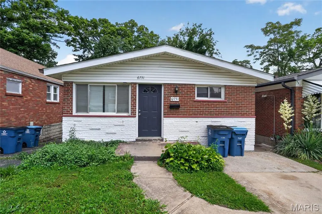 6751 Kenwood Drive, Saint Louis, MO 63121 - #1