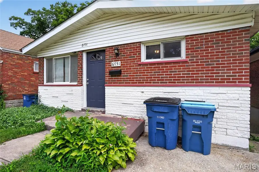 6751 Kenwood Drive, Saint Louis, MO 63121 - #3