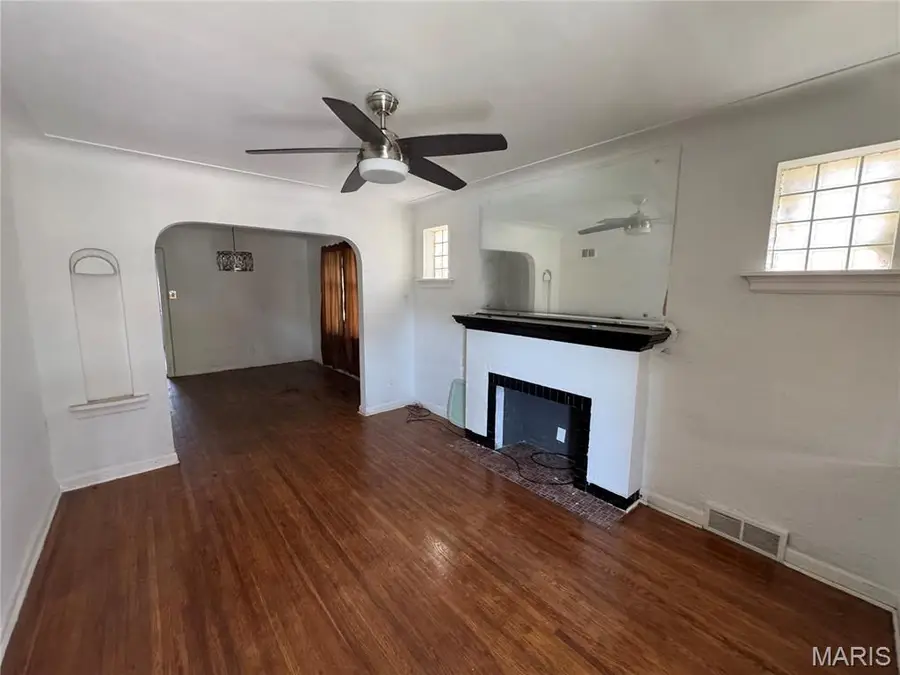 5926 Mcarthur Avenue, Saint Louis, MO 63120 - #2