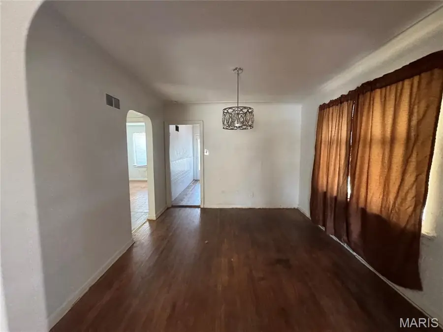 5926 Mcarthur Avenue, Saint Louis, MO 63120 - #3