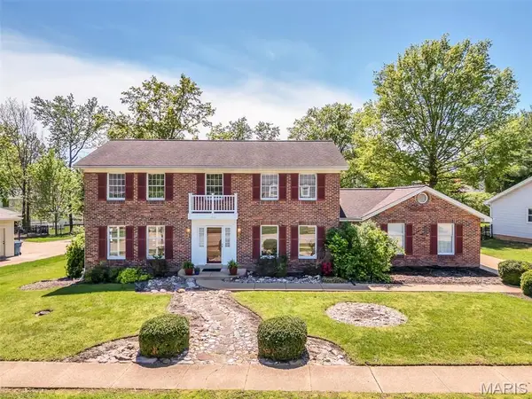 15940 Woodlet Way Court, Chesterfield, MO 63017