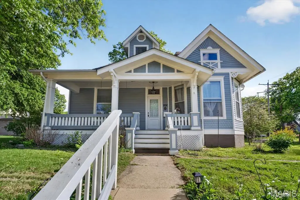 202 E E Street, Belleville, IL 62220 - #1
