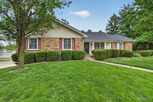 1331 Parkview Valley Drive, Ballwin, MO 63011