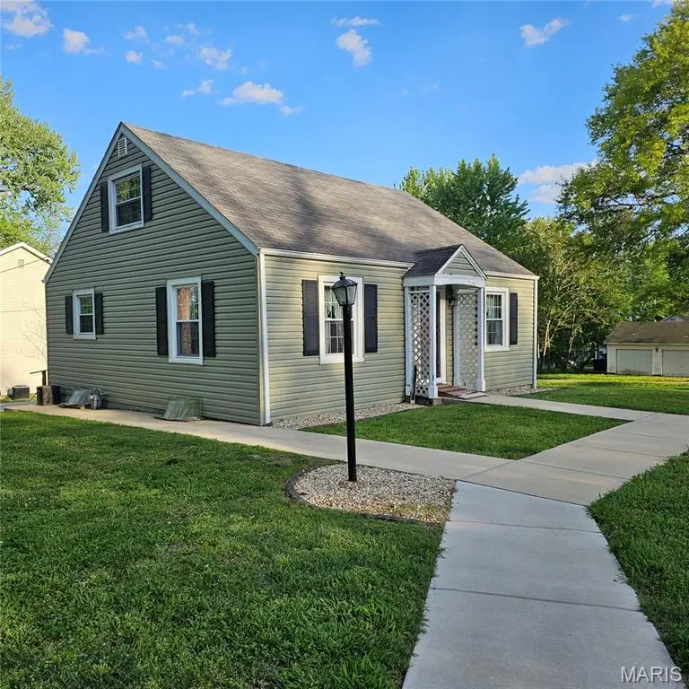 302 S Chamberlin Street, Lebanon, IL 62254 - #2