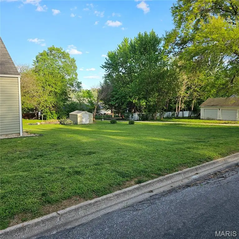 302 S Chamberlin Street, Lebanon, IL 62254 - #3