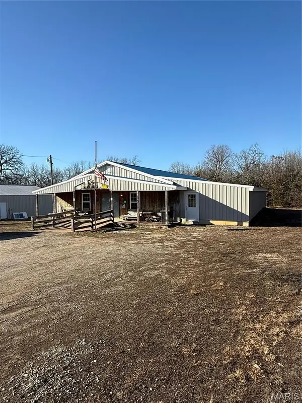 12037 Highway 32, Roby, MO 65557