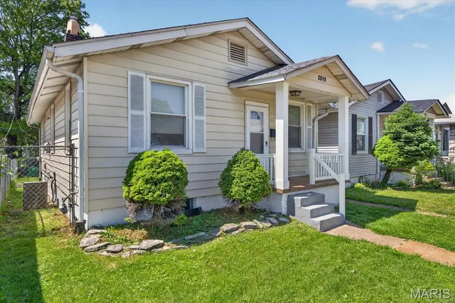 3940 Randall Street, Saint Louis, MO 63116 - #2