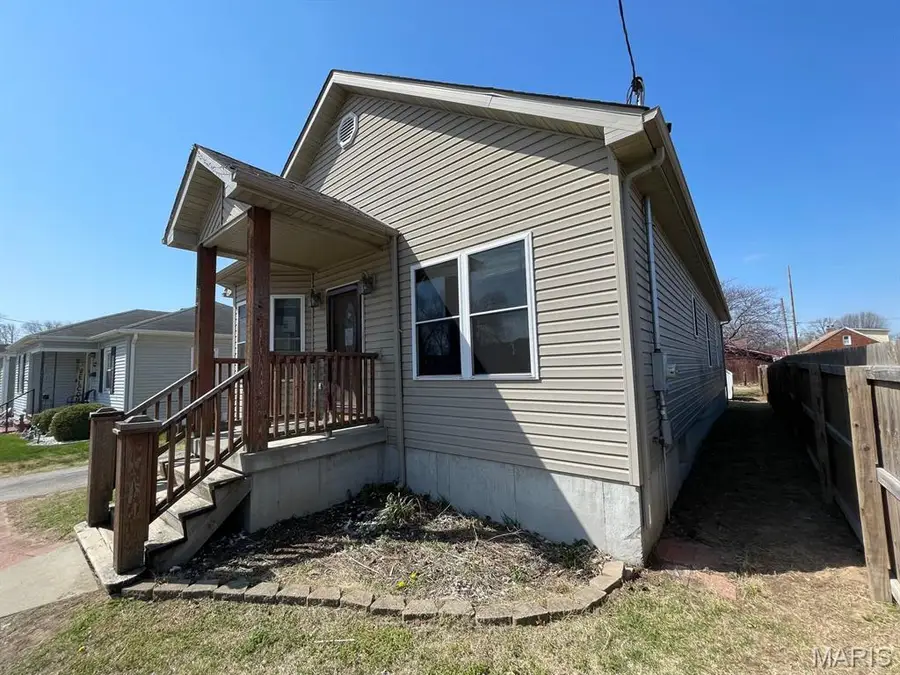 560 Prospect Street, Wood River, IL 62095 - #3