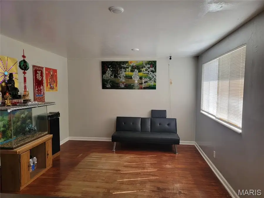 8111 Southpark Court, Saint Louis, MO 63125 - #3