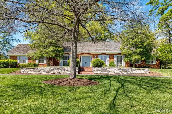 11101 Hermitage Hill Road, Frontenac, MO 63131