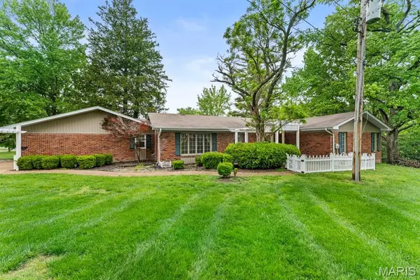160 Ladue Pines Drive, Creve Coeur, MO 63141