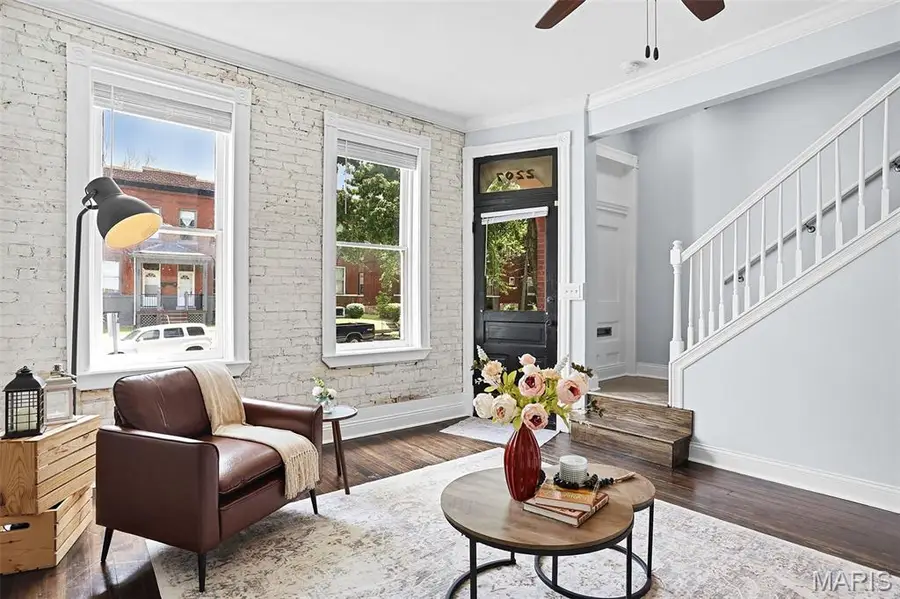 2207 Indiana Avenue, Saint Louis, MO 63104 - #3