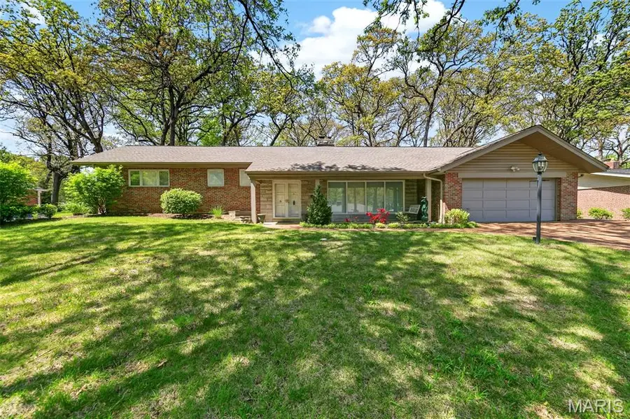 8827 Rock Forest Drive, Grantwood Village, MO 63123 - #2