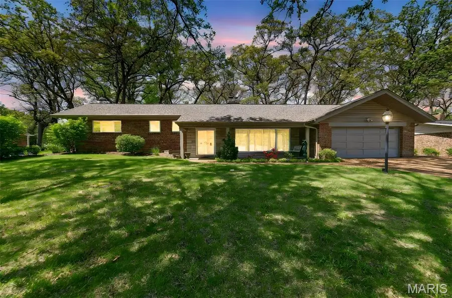 8827 Rock Forest Drive, Grantwood Village, MO 63123 - #3