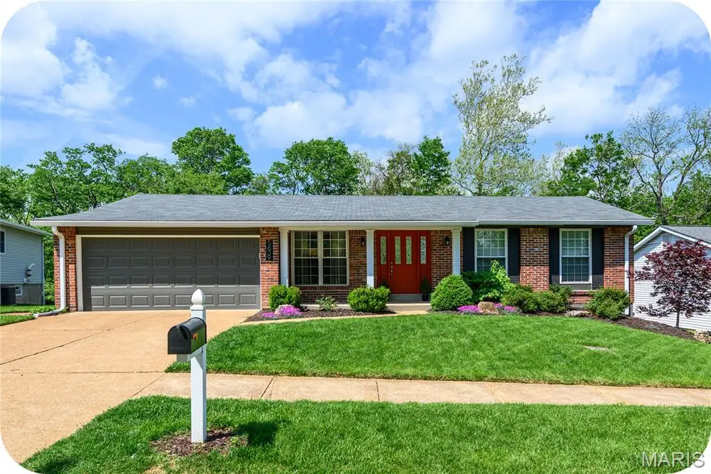 5639 Chalet Manor Court, Oakville, MO 63129 - #1