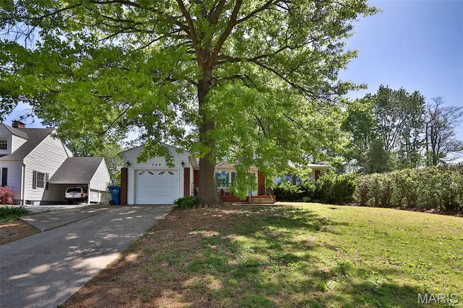 732 E Lake Drive, Edwardsville, IL 62025 - #2