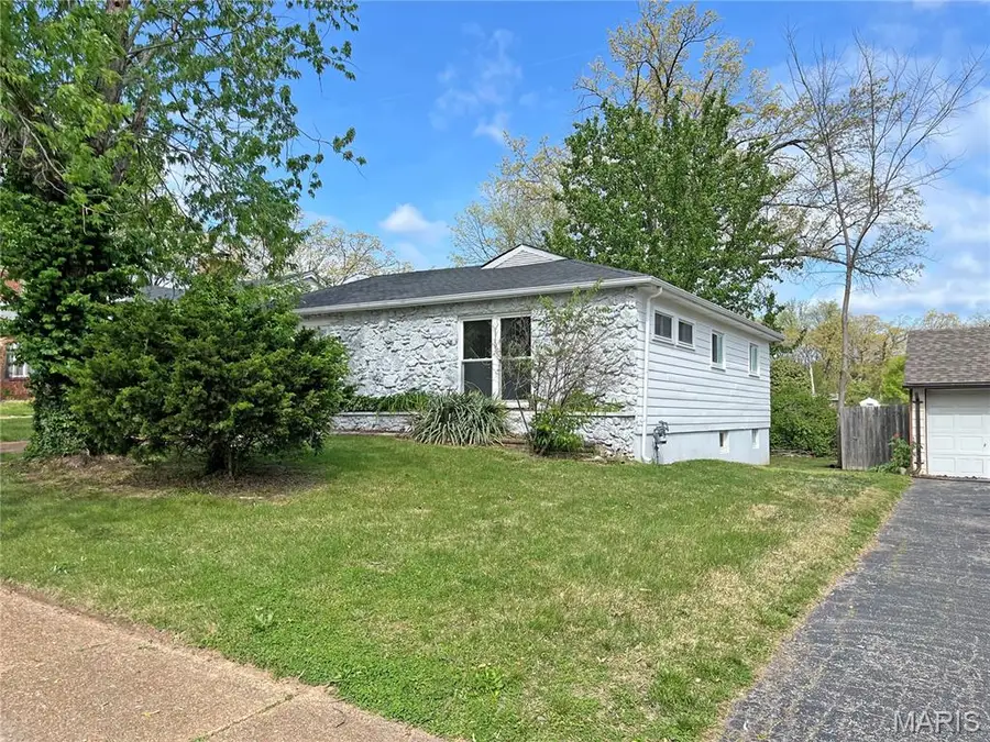 1027 Leawood Drive, Saint Louis, MO 63126 - #2