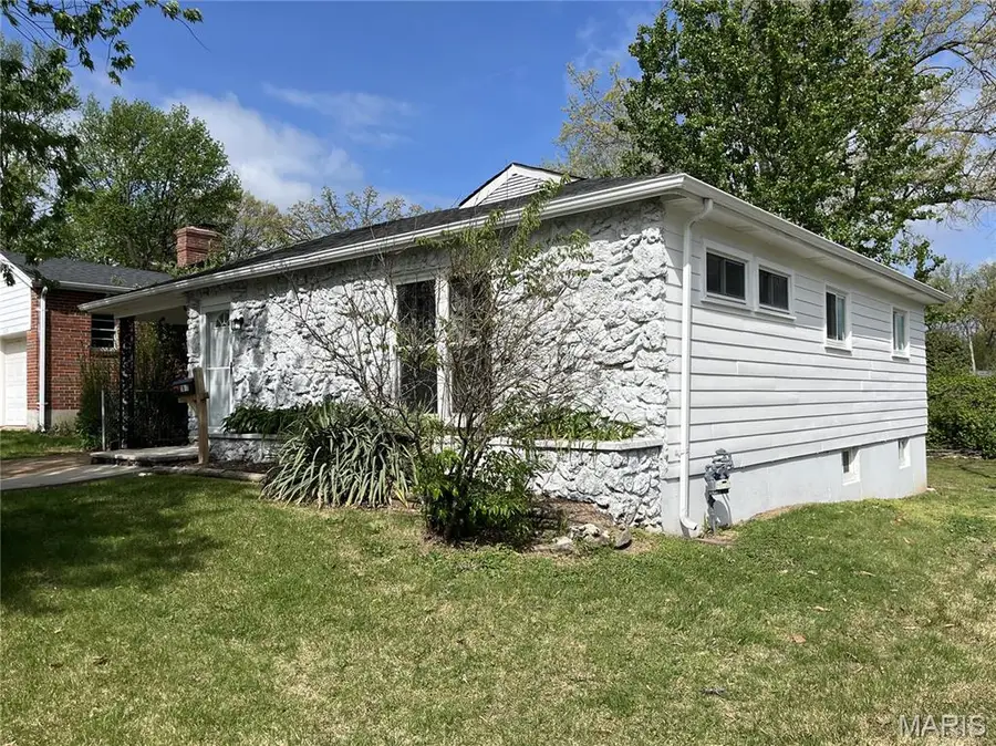 1027 Leawood Drive, Saint Louis, MO 63126 - #3