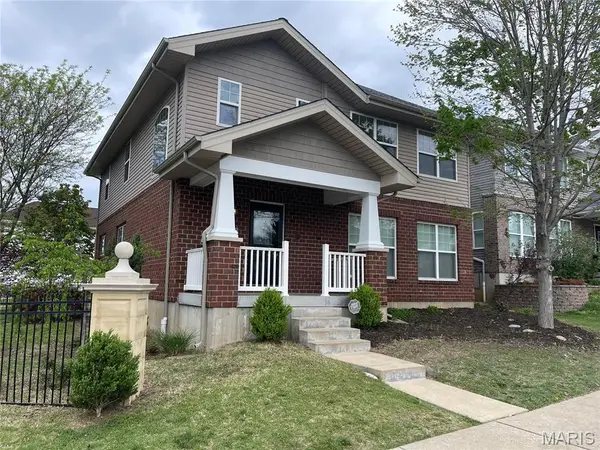 7221 Field Avenue, St Louis, MO 63116