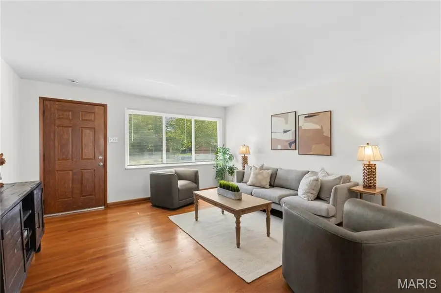 8718 Glenwood Drive, Saint Louis, MO 63126 - #3