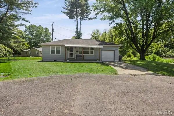 3700 Michelle Drive, Belleville, IL 62226