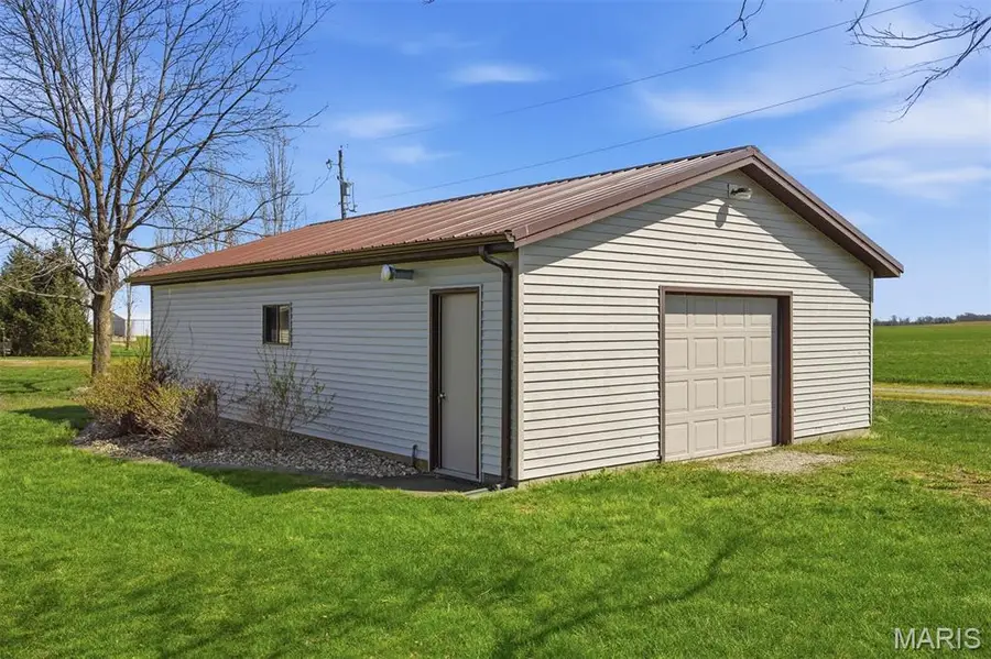 13005 Oil Field Road, Bartelso, IL 62218 - #2