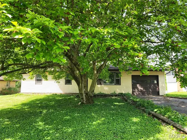 9621 Ridge Heights Road, Fairview Heights, IL 62208