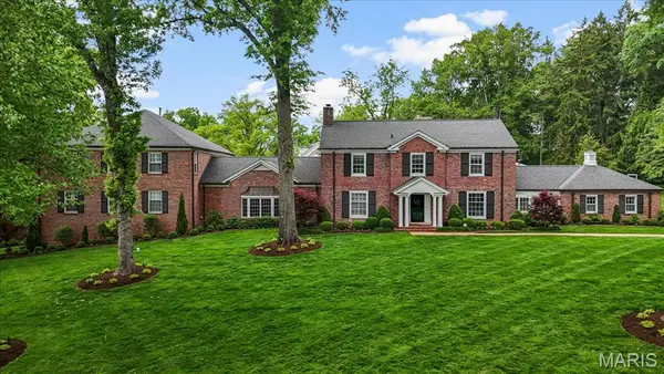 7 Greenbriar Drive, Ladue, MO 63124