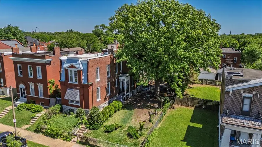 3230 Iowa Avenue, Saint Louis, MO 63118 - #3